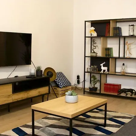Faubourg St Pierre Apartment *